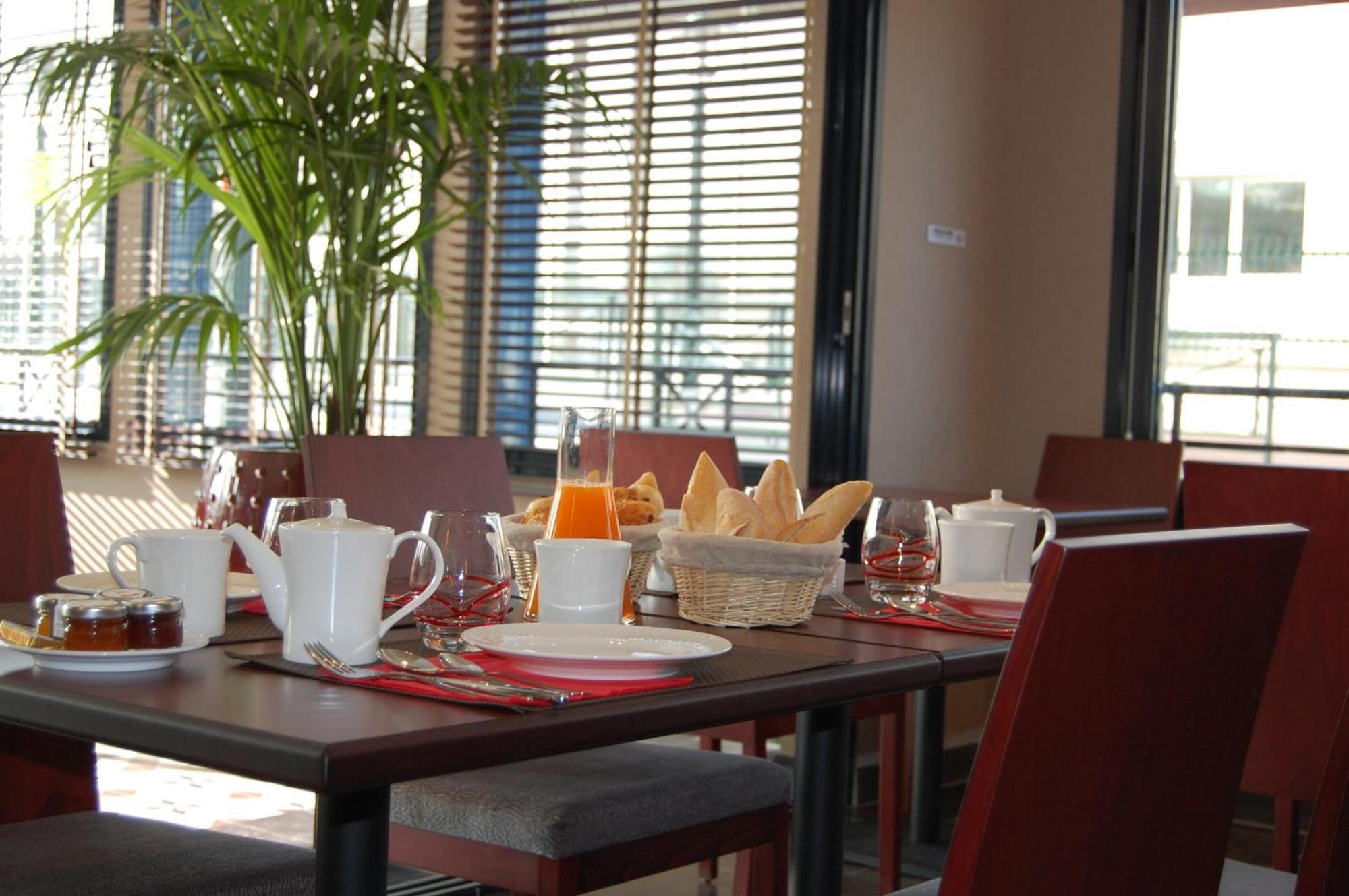 Plessis Parc Hotel Le Plessis-Robinson Bagian luar foto